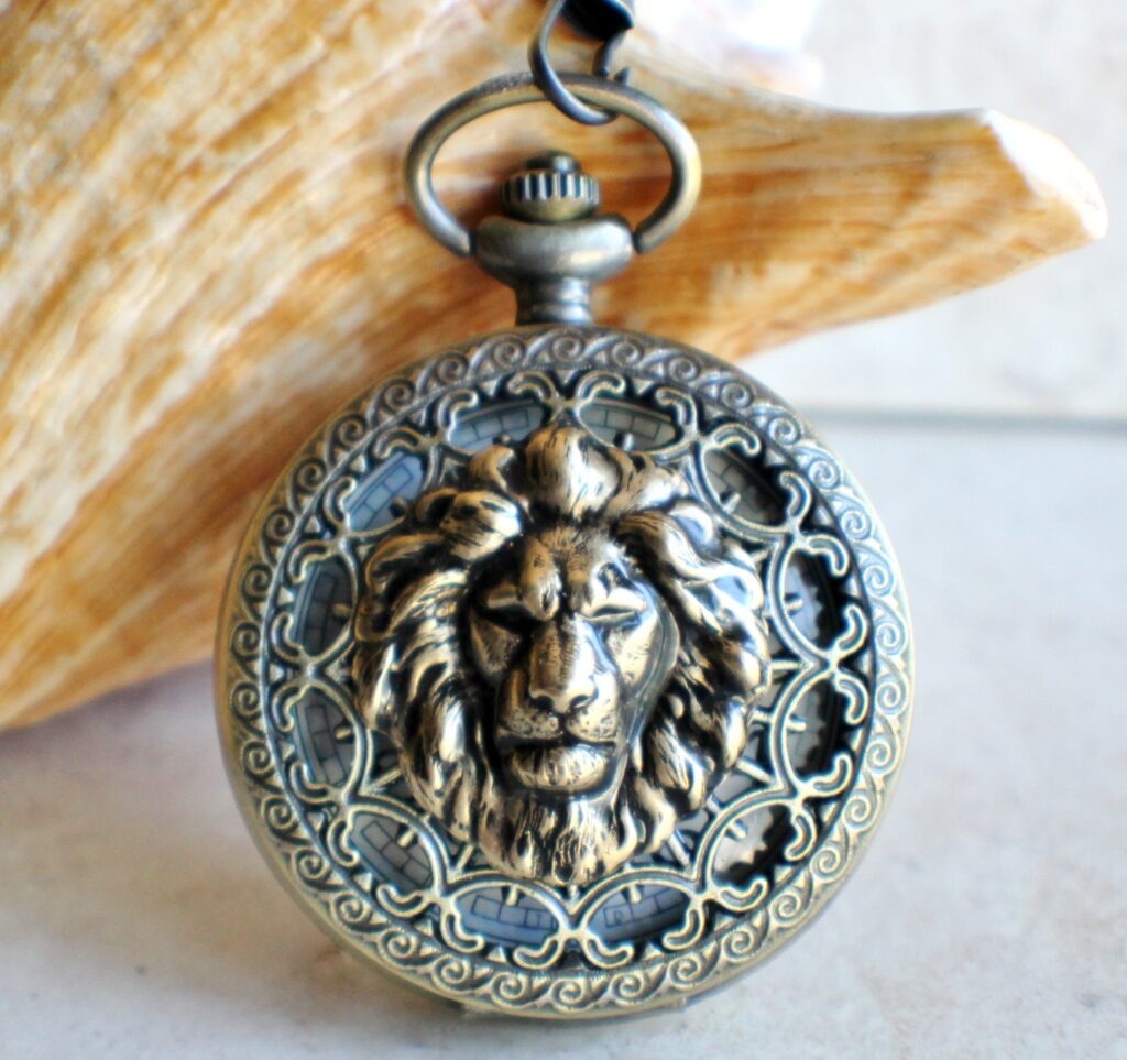 Lion Head Mechanical Pocket Watch in Bronze